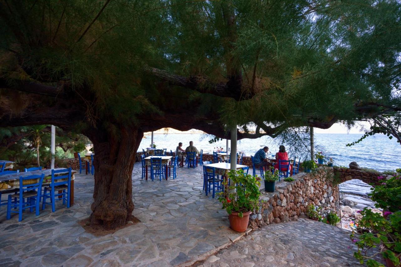 Taverna Akrogiali Loutro Exterior foto
